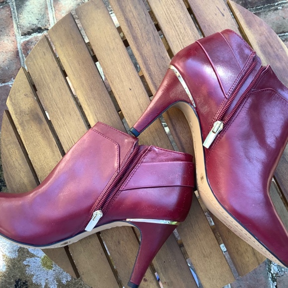 Vince Camuto Red Ankle Boots with Gold Buckle - Picture 5 of 15